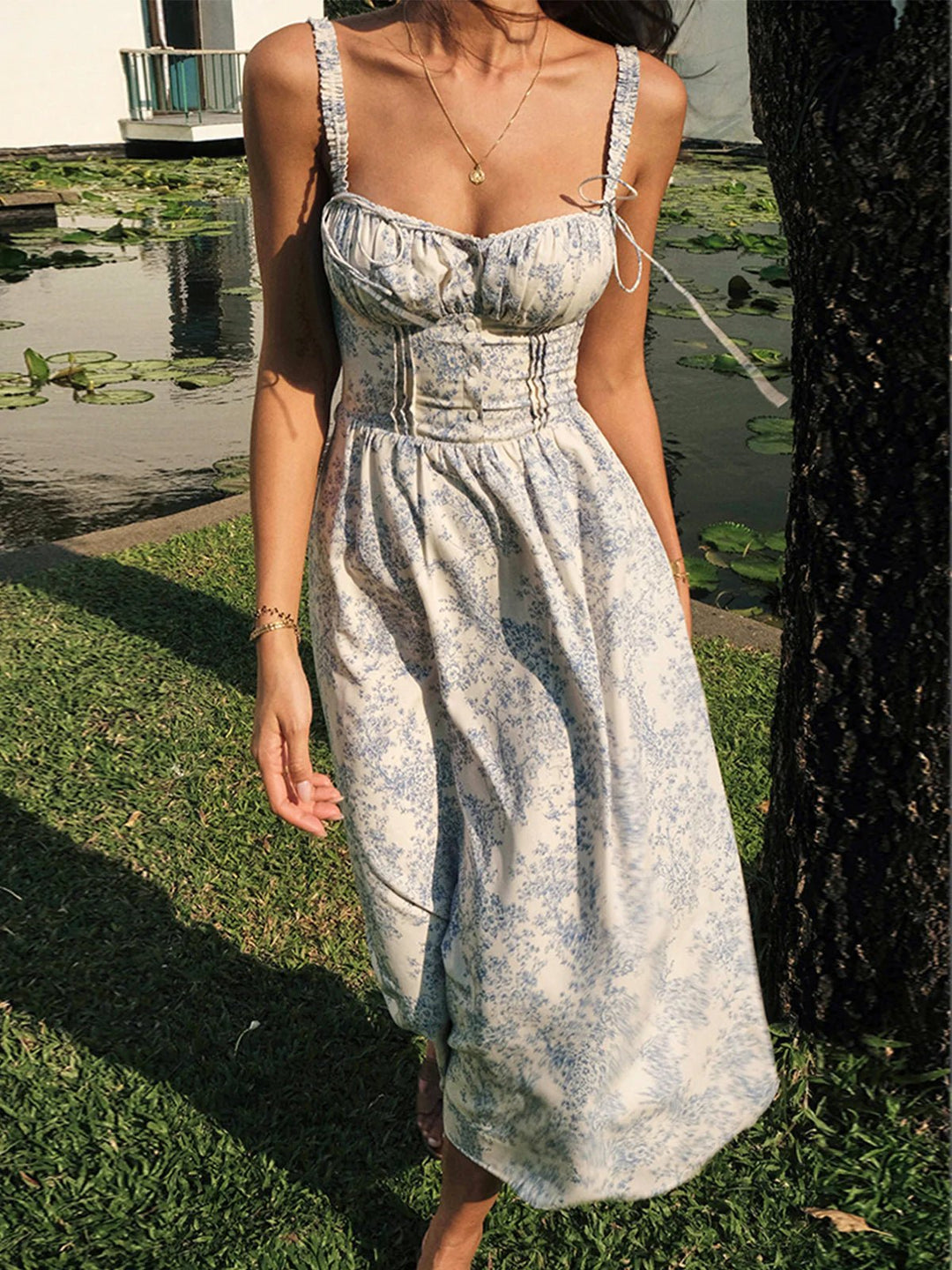 Fleurina | Floral Sweetheart Midi Dress