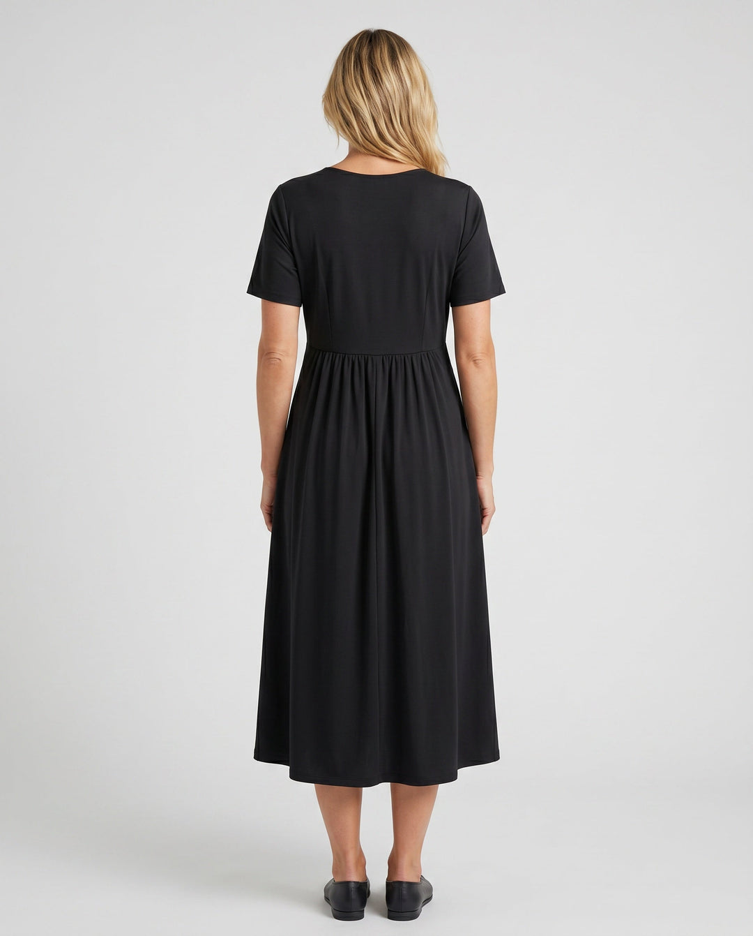 Noor | V-Neck Casual Midi Dress