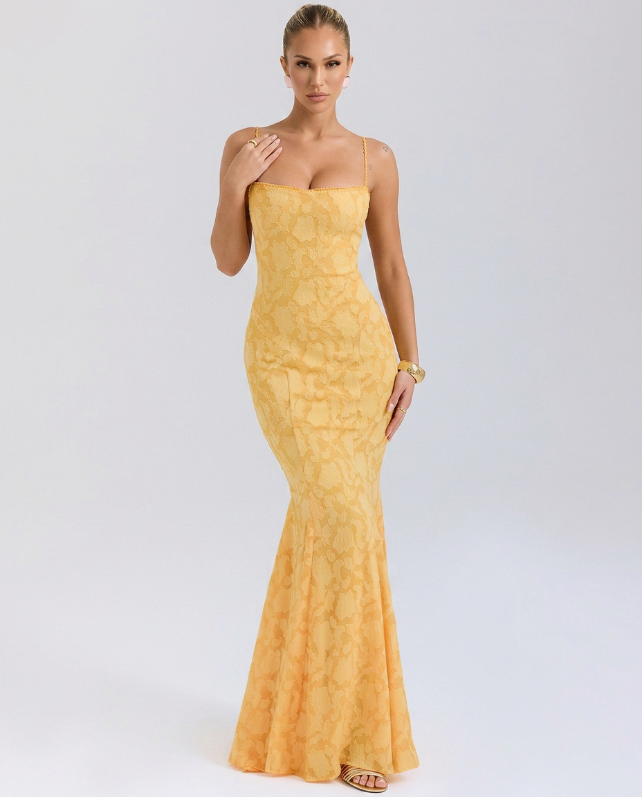 Goldie | Maxi Dress with Lace-Up Back and Fitted Silhouette