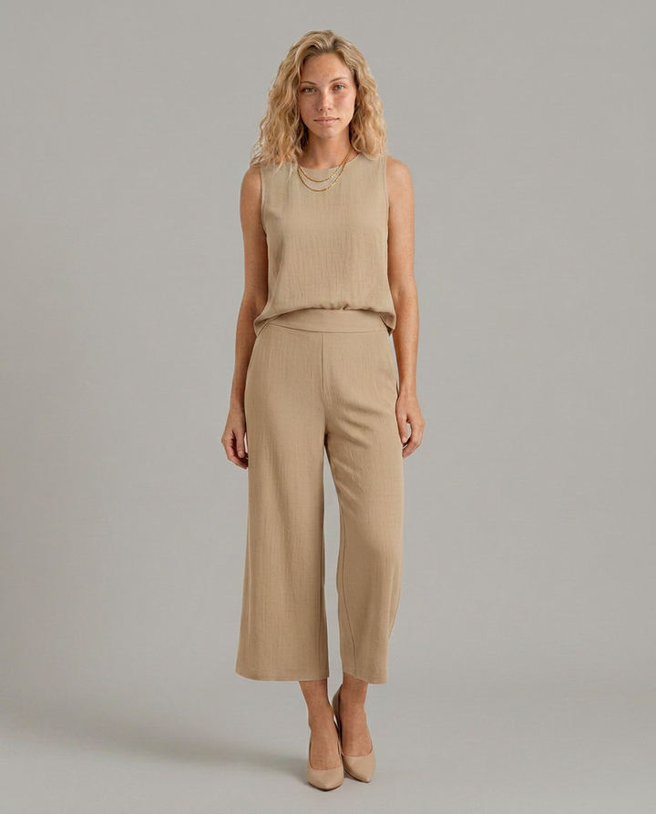 Katina | Two-Piece Set with Cropped Trousers