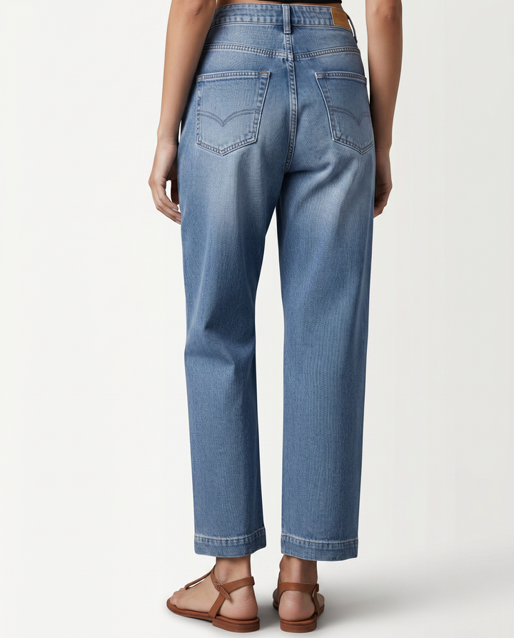 Marilyn | Straight-Leg Jeans with Seam Detailing
