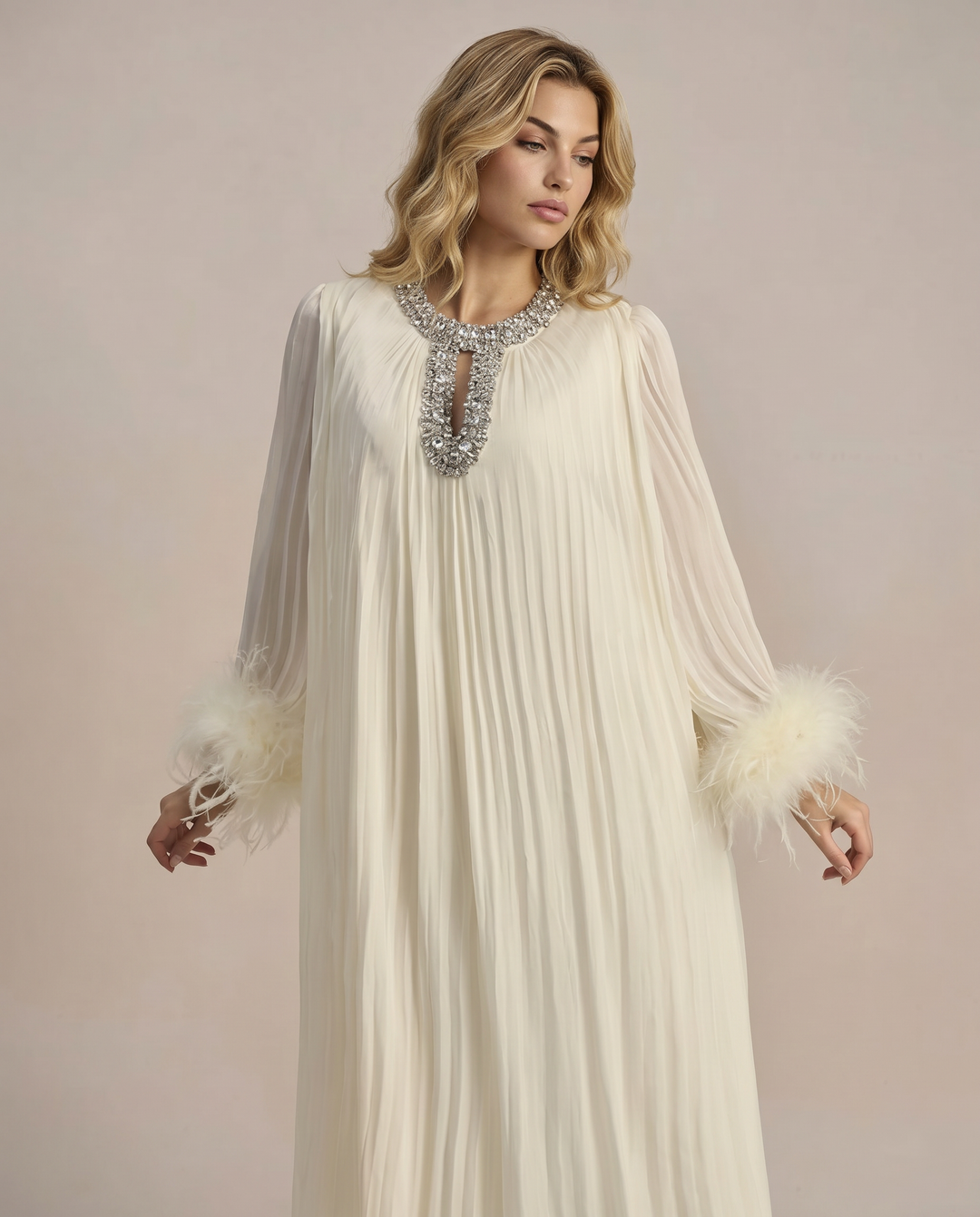 Felicia | Maxi Dress with Pleated Fabric and Feather Cuffs