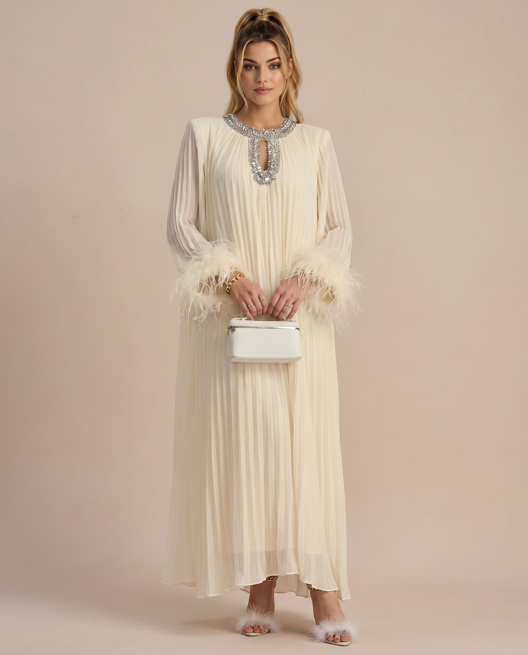 Felicia | Maxi Dress with Pleated Fabric and Feather Cuffs