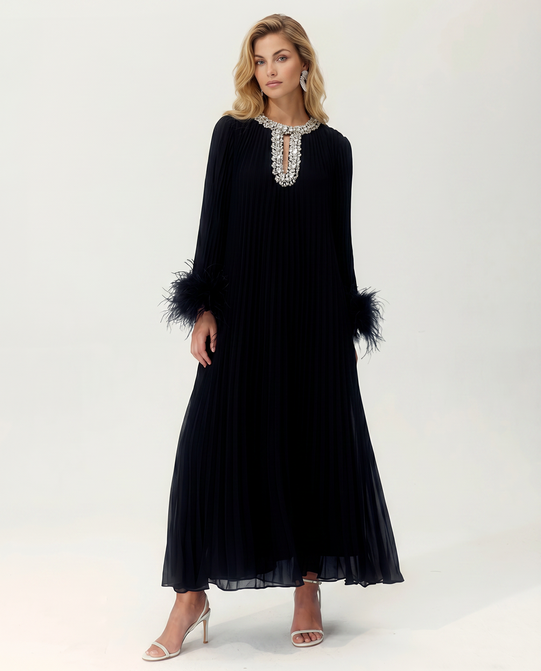 Felicia | Maxi Dress with Pleated Fabric and Feather Cuffs