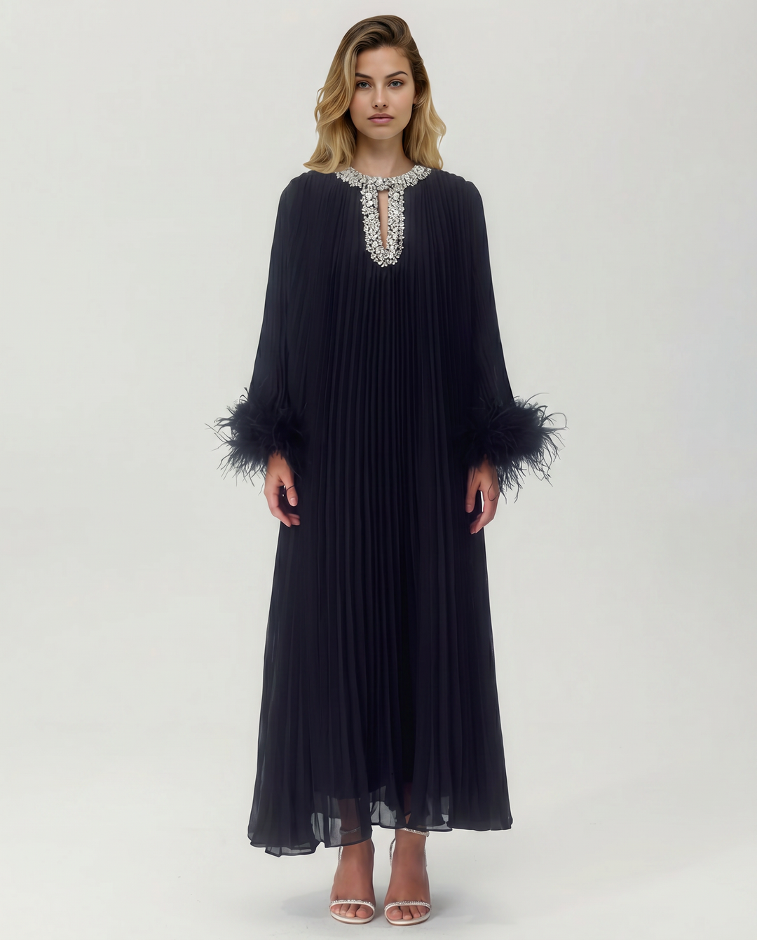 Felicia | Maxi Dress with Pleated Fabric and Feather Cuffs